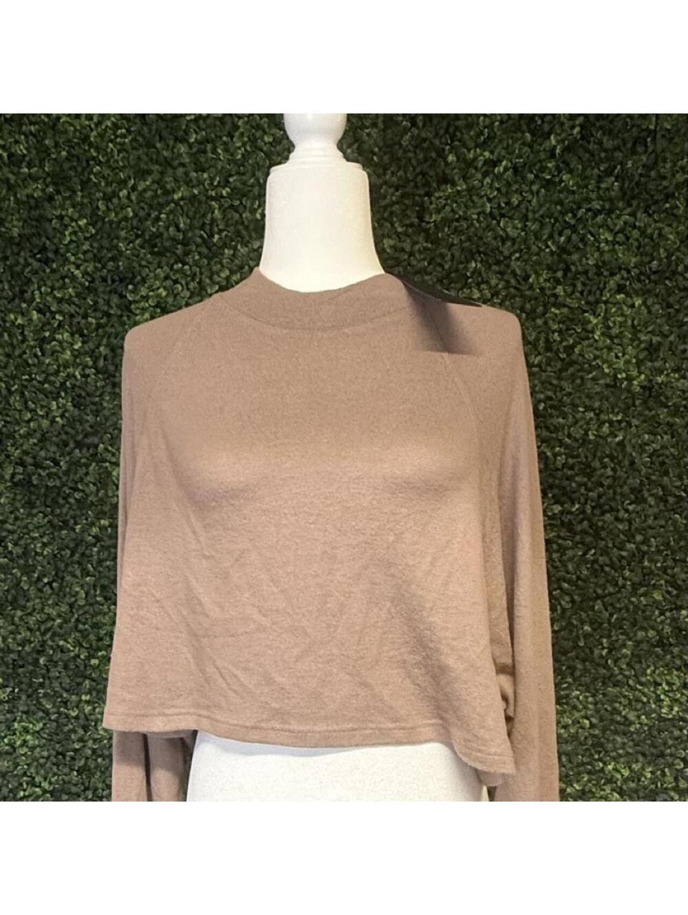 Such a cute elevated basic from Mono B 🤎 Brand new with tags!